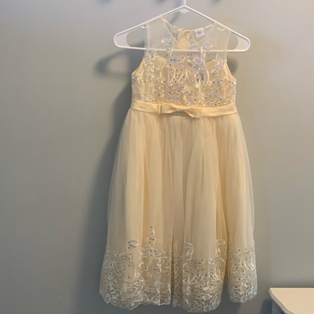 Girls junior bridesmaids dress with backside detachable bow.